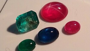  natural blue sa. fire, ruby, emerald kaboshon, freebie large grain emerald scratch human work crystal Star ruby half transparent 