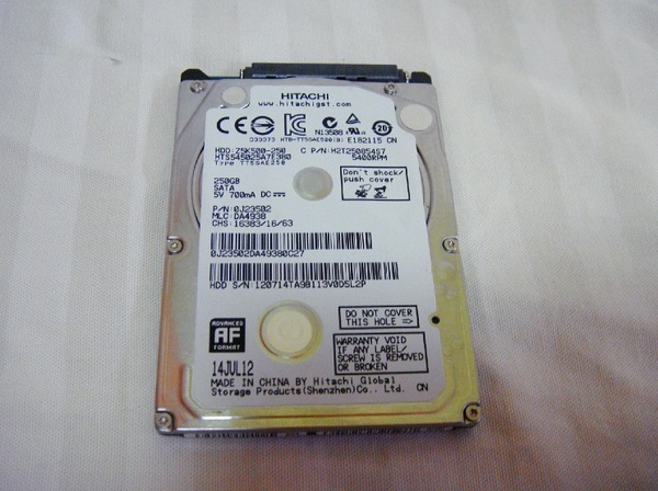 動作状態良好！清掃消毒済み●ハードディスク　HDD●美品●HITACHI日立 250GB　SATA　２．５インチ ●PS3CECH-4000B取出品●②