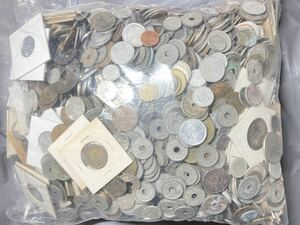 日本の雑銭メイン　まとめて約10.3kgセット　銅銭　アルミ銭　黄銅銭　錫銭など　大量　古銭　日本の硬貨 日本古銭 わずかに外国銭あり