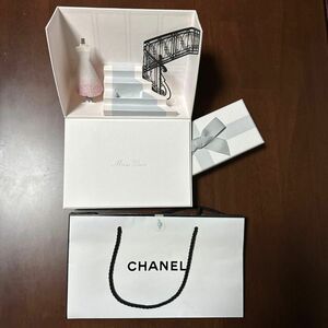 Miss Dior香水ケース　 CHANEL ショップ袋