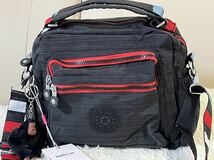 KIPLING キプリング 新品 2WAY ショルダーパック 手提げバッグ タイシルク風のブラック_画像2