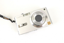 Panasonic DMC-FX7 パナソニック デジタルカメラ LUMIX FX7 シルキーシルバーカラー 5.0メガ 純正充電器付き 収納袋付き 003IPAIA42_画像1