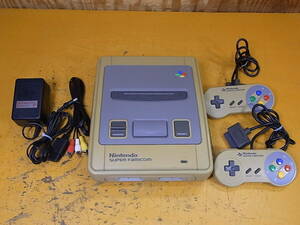 □Cb/498☆任天堂 Nintendo☆スーパーファミコン(SFC) 本体☆SHVC-001☆コントローラ2個/接続ケーブル/電源アダプタ付☆動作OK