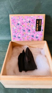 六国五味　薫香【沈水伽羅】135g 香木 茶道具 お香 ベトナム産 伽羅 香炉 沈香 お焼香 香道具 聞香 黒油伽羅　塗香