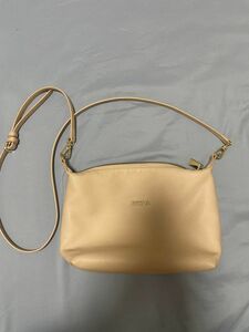 【最終値下げ！】ショルダーバッグ　FURLA