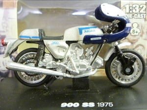 1/32 ドカティ 900SS　 DUCATI ドゥカティ 1975 ニューレイ製品