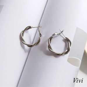 29 新品 ツイストフープピアス シルバー