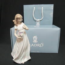 LLADRO リヤドロ 6921/私の宝物 フィギュリン 陶器人形 インテリア コレクション　箱付き 120サイズ発送同梱不可【ｗ/2564195/73/mrrz】_画像1