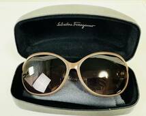  ● Salvatore Ferragamo フェラガモ サングラス SF770SA 665 61□15 135 ケース付 /262283/337-59 _画像1