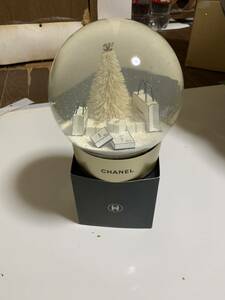  Chanel snow dome extra-large 