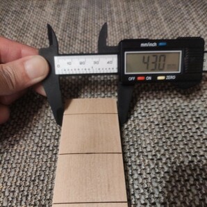 メイプル指板 フレット溝入り フィンガーボード ギター材料 自作派 ストラト テレキャス フェンダー ロングスケールフレットボードの画像6