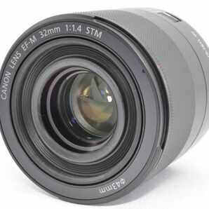 極上美品★Canon キヤノン EF-M32mm F1.4 STM ブラック ミラーレス一眼カメラ対応 単焦点レンズ R1474の画像2