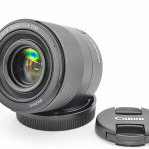 極上美品★Canon キヤノン EF-M32mm F1.4 STM ブラック ミラーレス一眼カメラ対応 単焦点レンズ R1474の画像1