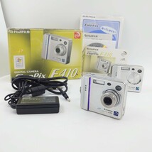 4A312C【2台まとめて◆現状】富士フィルム FinePix F410 箱・説明書・充電器・電池付き_画像1