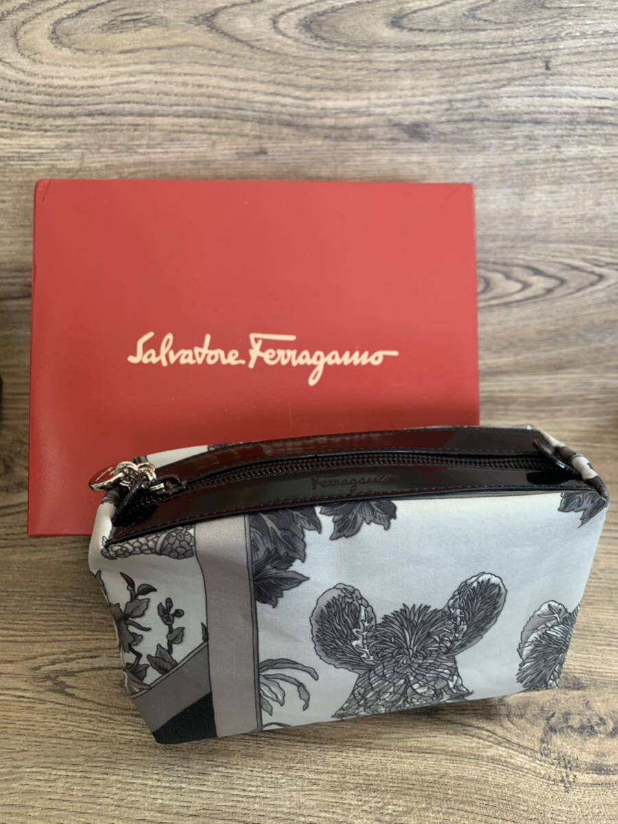 Salvatore Ferragamo(サルヴァトーレフェラガモ)ポーチ