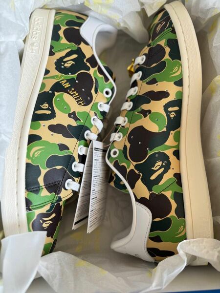 A BATHING APE × adidasのスタンスミスのコラボ商品