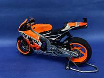 1/12 2013 REPSOL HONDA RC213V マルク・マルケス 完成品 MOTO-GP チャンピオン 模型 バイク ミニカー レプソル ホンダ モト RC211V RC212V_画像9