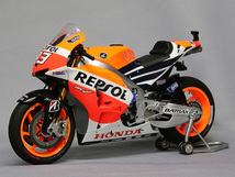 1/12 2013 REPSOL HONDA RC213V マルク・マルケス 完成品 MOTO-GP チャンピオン 模型 バイク ミニカー レプソル ホンダ モト RC211V RC212V_画像2