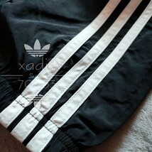 新品 正規品 adidas originals アディダス オリジナルス ナイロン ウーブン パンツ 三本ライン 黒 ブラック 三つ葉ロゴ 刺繍 M_画像6