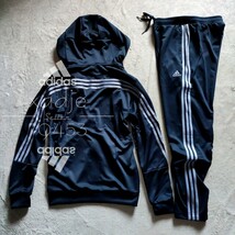 新品 正規品 adidas アディダス 上下セット セットアップ パーカー ジャージ パンツ 紺 ネイビー 三本ライン ロゴ プリント 2XL_画像1