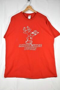 ＠美品 ギルダン GILDAN ミルウォーキーバックス milwaukee bucks Ｔシャツt943 アメリカ古着 XL バスケット NBA