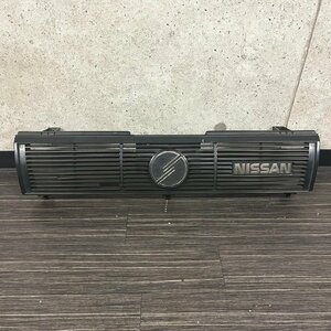 NISSAN 日産 サニー フロントグリル 旧車 全長約70cm 縦約17cm 当時物 レトロ 車 パーツ 部品　030107w/T18（120）