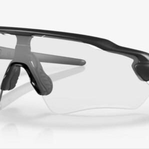 正規品 新品 純正品 調光レンズ OAKLEY RADAR EV PATH オークリー レーダー イーブイ パス Photochromic フォトクロミック サングラスの画像8