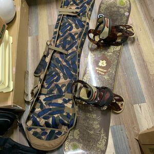 中古品 BURTON バートン TWIN スノーボード板 145㎝ 2007年モデル ビンディング、カバー付き キャンバータイプ ①