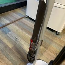 極美品 Dyson ダイソン V12 Detect Slim Fluffy SV20 FF N サイクロン コードレスクリーナー スタンド付き_画像2