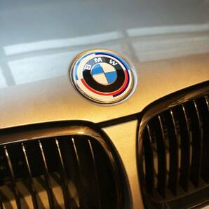 BMW エンブレム 82mm ５０周年 グロメット付き 防止フィルム付き ボンネット トランク 新品未使用 送料無料 の画像3