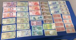 【6914】外国紙幣42枚まとめ　タイ12枚　中華民国3枚　中国10枚　オーストラリア1枚　インドネシア　16枚