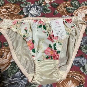 光沢　花柄ショーツ Mサイズ新品