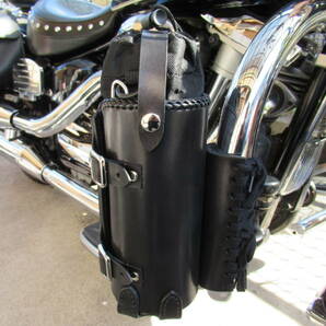 栃木レザー製サドルレザーブラック ガソリン携行缶ホルダー（１L携行缶付） ハーレー アメリカン バイクの画像6