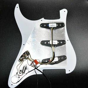 ◆◇ Fender Custom Shop Custom ’54 Stratocaster Pickups Assembly ST54・ST57サイズ パールホワイト ◇◆の画像1