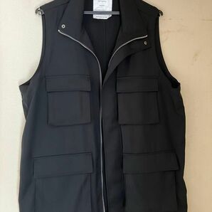 loose military Hi-zip vest