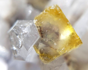 南アフリカ産 蛍光 イエロー フローライト＆クォーツ 蛍石＆水晶 石英 結晶 原石 標本 約139ct 4