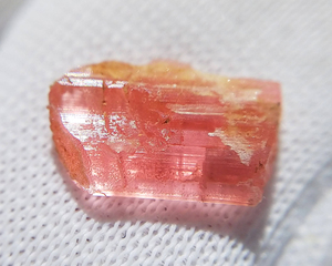 オレンジピンク 良品質 ヴェイリネナイト ヴァイリネン石 標本 単結晶 原石 約0.75ct パキスタン産 15