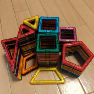 知育玩具 マグフォーマー 125枚　MAGFORMERS ボーネルンド