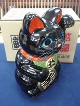 ◇送料無料◇布団付き♪新品！高さ26cm♪国産 常滑焼 招き猫 黒猫 コロナ 厄除け 開運置物 貯金箱　_画像4