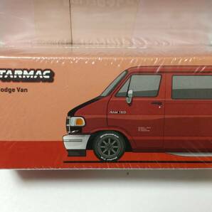 Tarmac Works 1/64 ダッチ バン レッド T64G-TL032-REの画像1