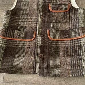 高級 美品 HARRIS TWEED ハリスツイード 100周年記念 上質ウール×レザー チェック ノーカラー ベスト 01 茶系 トップス ジャケット メンズの画像4