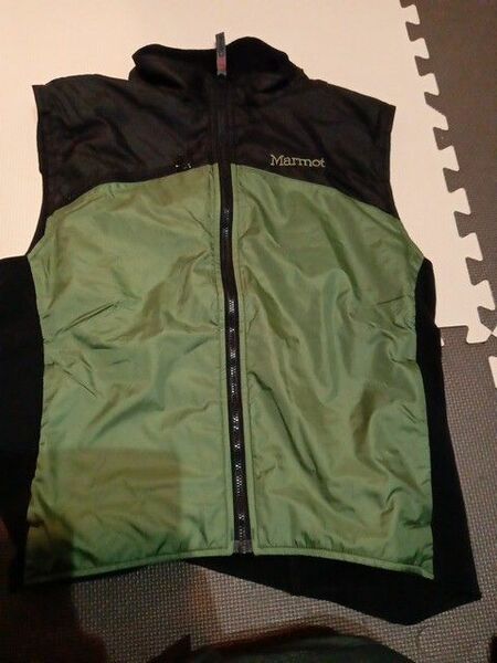 MARMOT NYLON VEST Sサイズ　ほぼ新品