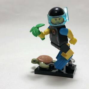 【新品未使用】レゴ LEGO ミニフィグシリーズ20 レスキューダイバー ダイバーの画像4
