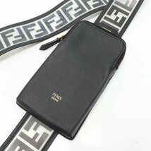 1円 美品 フェンディ ストラップユー FF ズッカ PVC ショルダーストラップ レザー スマホ ケース 付 バッグ メンズ レディース EEM T12-5_画像4