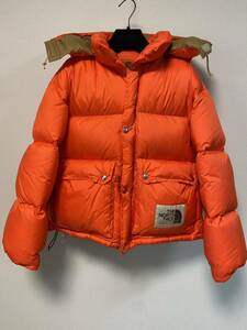 極美品 GUCCI NORTHFACE グッチノースフェイスダウンジャケット ニットシャツスウェットパーカーの上に ローファー スニーカーとの相性良好