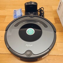 iRobot Roomba 642 交換用フィルター付き　ほとんど使用なし　美品　バッテリー新品　ルンバ アイロボット ロボット掃除機 お掃除ロボット_画像2