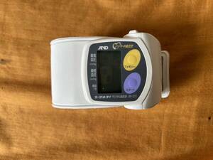 ３　A&D　エー・アンド・デイ 　手首式　デジタル血圧計　