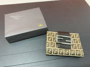 170173◆FENDI　フェンディー　財布　美品　2つ折り　ズッカ柄　8M0035　00NY2　F0RT2　Wホック　写真追加あり◆Ａ１