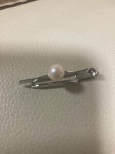 1647. pearl. necktie pin * pearl 