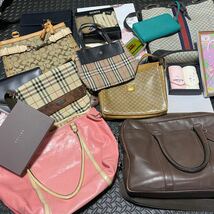 豪華ブランド17点セット　BURBERRY バーバリー　GUCCI グッチ　COACH コーチ　CELINE セリーヌ　VALENTINO など まとめ売り_画像1